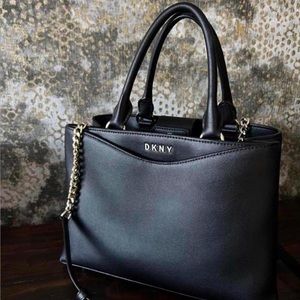 Dkny Medium ( H14 x W22 x D6cm ) Leather
crossbody - Bag